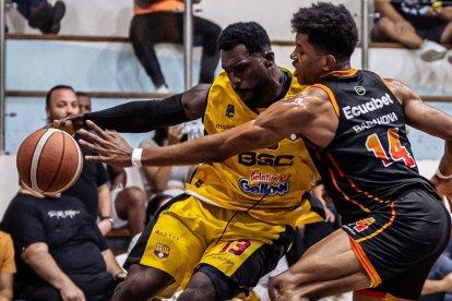 Barcelona se encuentra arriba en el marcador (2-1) frente a Orange (d).