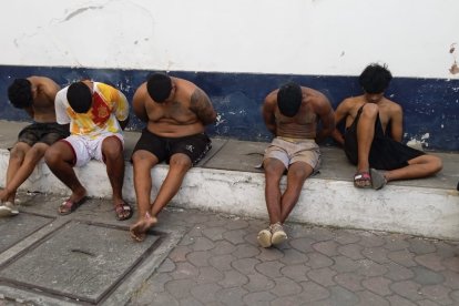 Agentes policiales detuvieron a cinco presuntos implicados.