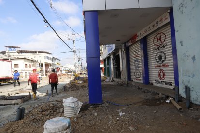 Hasta las 09:00 de este jueves, el local en el que se produjo el hecho violento estaba cerrado. Hay temor en quienes laboran en los alrededores.
