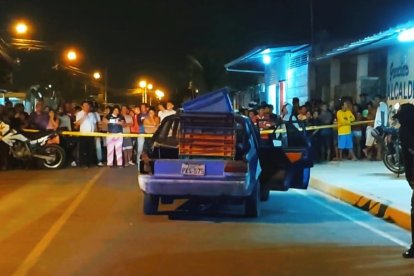 Iván Reyes Panchana iba en este carro. Se detuvo a comprar y lo balearon.