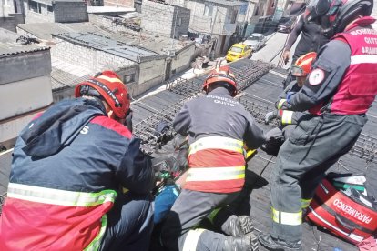 Los bomberos estabilizaron al hombre en el lugar.
