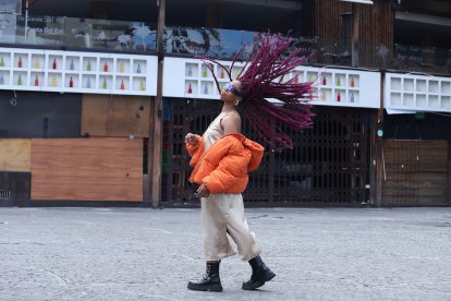 Es un poco insegura y está trabajando en ello.