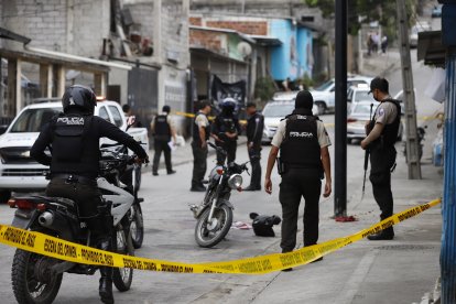 Policías retuvieron una de las motos que se utilizó para cometer el delito.