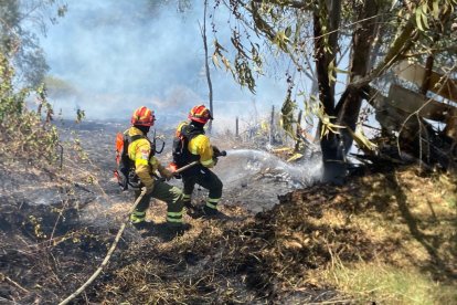 El incendio fue contralado por los bomberos.