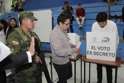 Los electores recibirán cuatro papeletas (cinco en Quito) para elegir a las próximas dignidades del Gobierno.