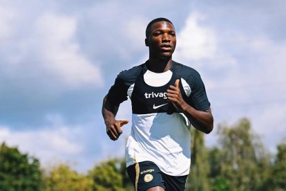 Moisés Caicedo se alista para debutar con el Chelsea, en la Premier League.