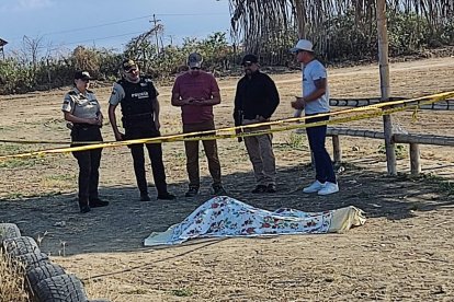 Miembros de la Policía Nacional levantaron los cadáveres.
