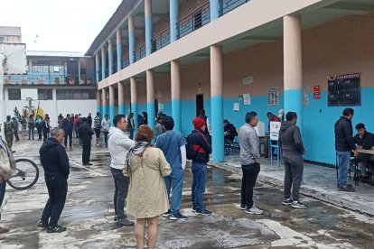 El colegio San Felipe, en Riobamba, fue el lugar donde se inauguraron los comicios para Chimborazo.