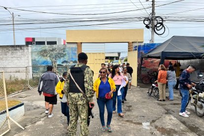 En Puerto Bolívar, parroquia de Machala, provincia de El Oro, se notó mayor movilización de Fuerzas Armadas y Policía.