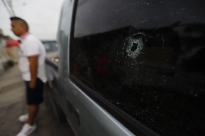 Los delincuentes dispararon contra el conductor.