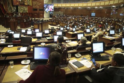Los dos candidatos que pasaron a segunda vuelta deberán tomar decisiones junto a los asambleístas para beneficio del pueblo, según expertos.