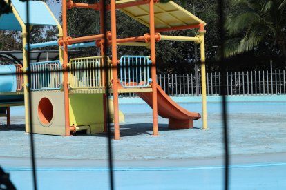 El parque acuático en la avenida Barcelona, suroeste porteño, no está operativo.