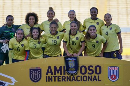 En julio pasado, el nuevo técnico de la Tri femenina, André Usme, convocó a 26 jugadoras, de ellas 13 fueron las legionarias. Vencieron a Cuba en los 2 partidos (1-0 y 2-0).