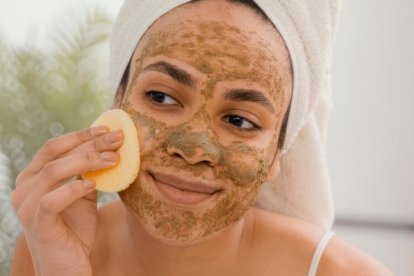 La papa tienes poderes antiinflamatorios, además de quitar las manchas del rostro, entre otros beneficios.