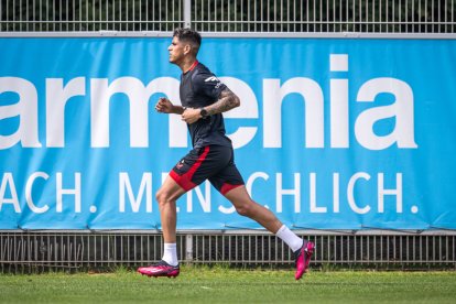 Piero Hincapié se recupera de una lesión en su pie derecho.