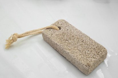 Esta piedra sirve para limpiar hornos y sacar la pelusa de la ropa.