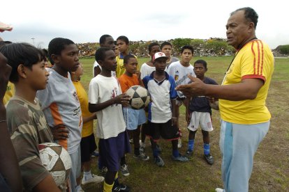 Entre 1954 y 1972, Vicente Lecaro destacó como defensor. Luego, se dedicó a dirigir pelados.
