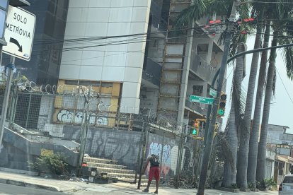 Edificio apodado como el ‘Infierno’, ubicado entre las calles Luque y Tulcán.