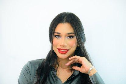 Los labios rojos combinas con los rubores rosas fuertes