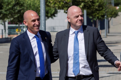 Luis Rubiales junto al presidente de la FIFA, Gianni Infantino.