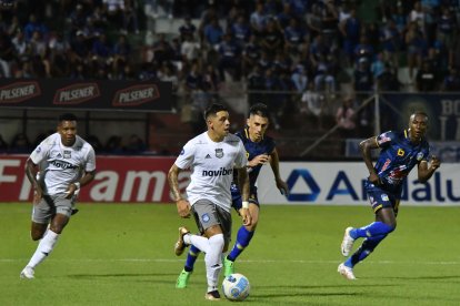 En la primera etapa de la LigaPro, en condición de local Delfín venció por 3-2 a Emelec.