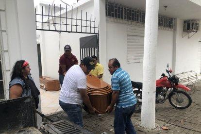 Además de los dos parientes fallecidos, el percance dejó dos personas heridas.