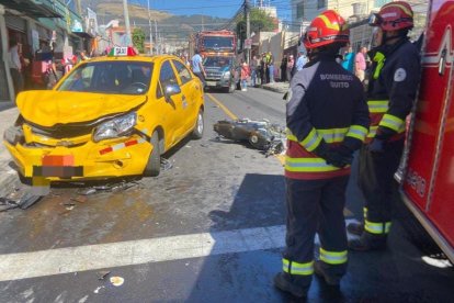 El motociclista falleció luego del impacto contra el taxi.