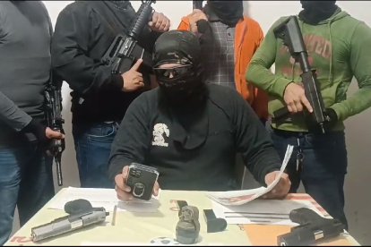 Una supuesta banda criminal estaría amenazando a unos policías en Guayaquil.