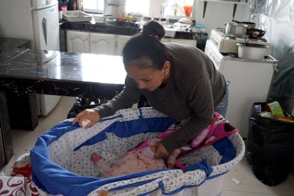 Marjorie Flores ha tenido que renunciar a su trabajo para dedicarse a tiempo completo a Camila.