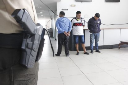 Los detenidos son dos adultos y un menor de edad, según información policial