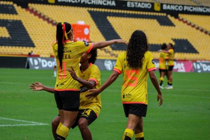 Barcelona y toda la alegría de su goleadora Madelen Riera y la llegada  a la fina.