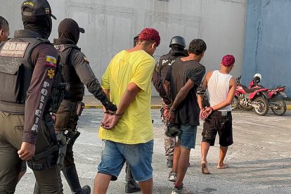 os detenidos por extorsión permanecerán con prisión preventiva durante la investigación.