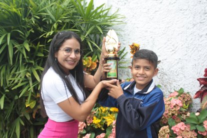 El niño que ganó la competencia de matemáticas.