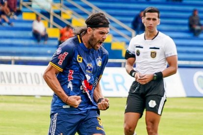 El delantero argentino Facundo Castelli lleva marcados tres goles en cuatro partidos con Delfín por LigaPro.