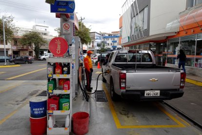En Azuay escaseaba el combustible.