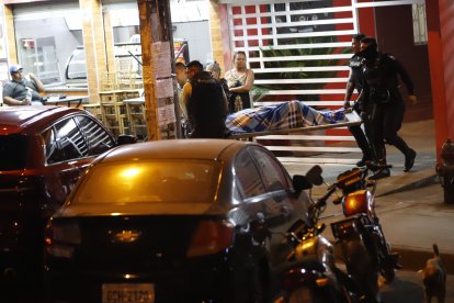 En el sitio oyeron varios disparos. Luego vieron al hombre tirado sin vida junto a una casa.