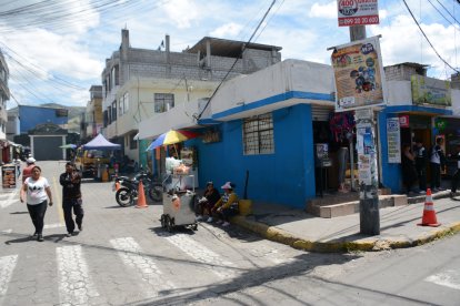 En el sitio hay varios negocios y un centro educativo.