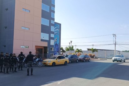 Funcionarios de la Judicatura de Santa Elena fueron evacuados.