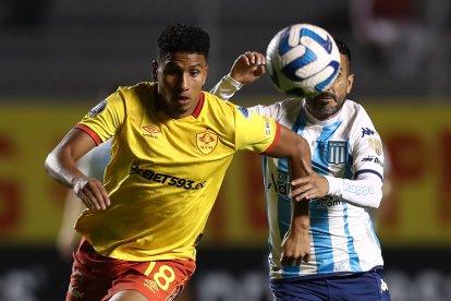 La mayoría de los clubes ecuatorianos de fútbol son auspiciados actualmente por casa de apuestas.