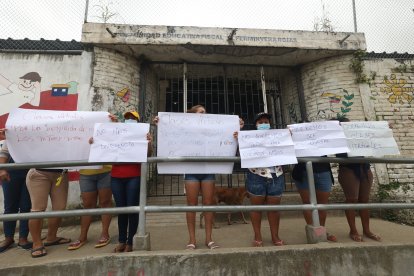 En este plantel ubicado en Flor de Bastión varias veces padres han pedido que las clases sean virtuales.
