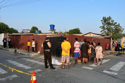 En uno de los caso, el cuerpo de una de las víctimas quedó sobre la calzada.