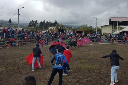El joven resultó herido en Cevallos cuando se metió al rodeo.