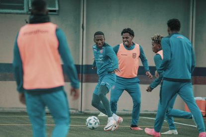 Pervis Estupiñán entrenando para enfrentar a Argentina.
