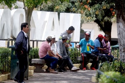 Los bebedores se toman una zona del parque desde las primeras horas de la mañana