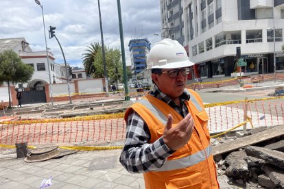 Respuesta. Las autoridades han referido que la obra se tardará seis semanas más por un retraso logístico.