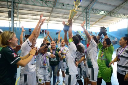 Soccer venció 3-1 a Enrique Santos y celebro ‘en bomba’ en la cancha del Roberto Gilbert.