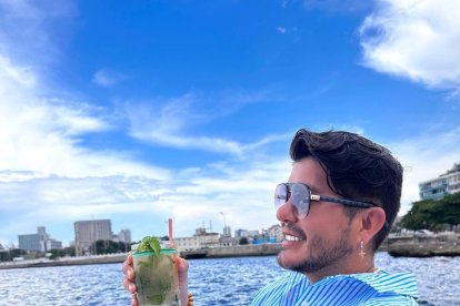 El presentador de televisión Mauricio Herrera, en una de sus vacaciones.