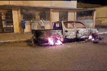 Los dos carros que explotaron con artefacto explosivo estaban reportados como robados.
