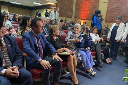 Al homenaje póstumo, por el mes del asesinato de Fernando Villavicencio, acudieron Christian Zurita, Gloria Valencia y otros amigos y parientes.