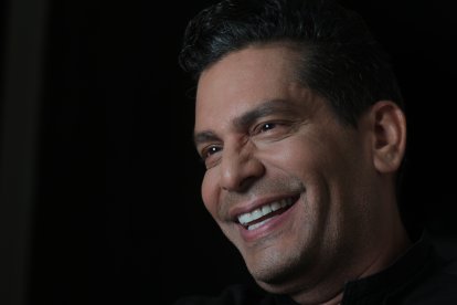 Se viste de color negro porque le transmite seguridad.